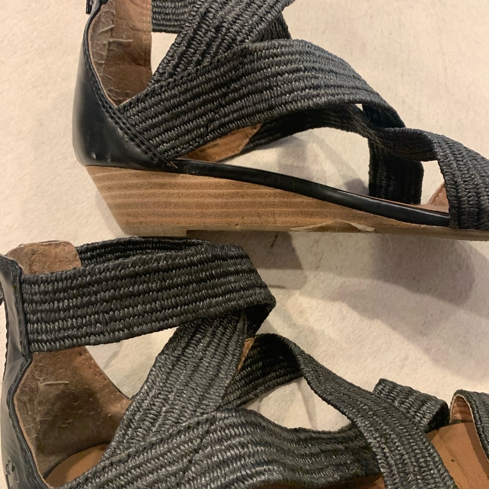Lucky sandals ankle strap with back zip